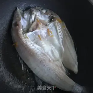 Make Salt fried sea bass step 6