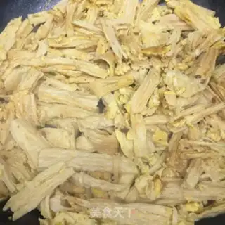 Make Scrambled onion eggs step 6