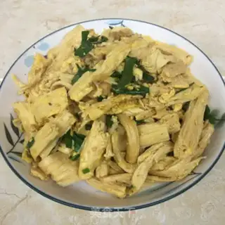 Make Scrambled onion eggs step 8
