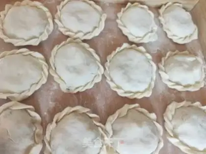 Make Pork three-almond mushroom box step 18