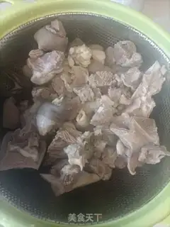 Make Pork three-almond mushroom box step 23