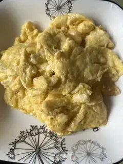 Make Tomato fried eggs step 7