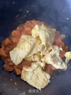 Make Tomato fried eggs step 12