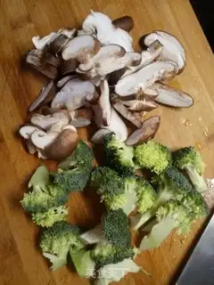 Make Pelican orchid fried mushrooms step 0