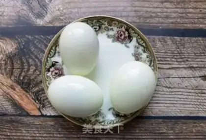 Make Garlic eggs step 1