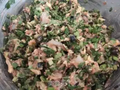 Make Pork cuisine, three fresh dumplings step 13