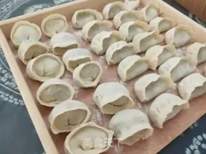 Make Pork cuisine, three fresh dumplings step 14