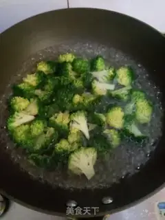 Make ♪ Burn the broccoli ♪ step 0
