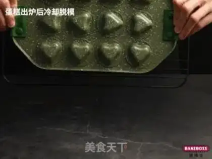 Make Mini heart cake step 4