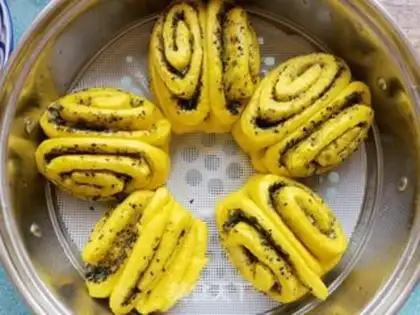 Make Pumpkin rolls step 22