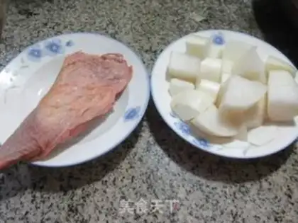 Make Chicken leg radish soup step 0