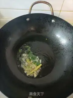 Make Spinach meatball fan soup step 1
