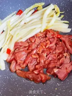 Make The cabbage with fried meat step 4