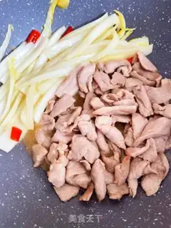 Make The cabbage with fried meat step 5