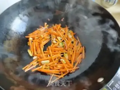 Make Pepper carrots, golden needle mushrooms step 3