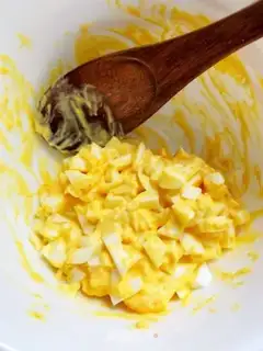 Make And an egg sandwich step 3
