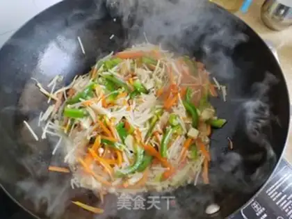 Make Pepper carrots, golden needle mushrooms step 5