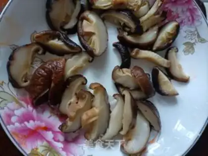 Make A spicy sausage with mushrooms step 2