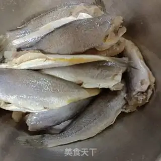 Make They burn small yellow fish step 0