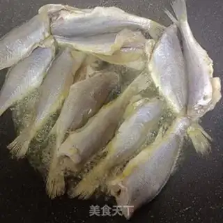 Make They burn small yellow fish step 1
