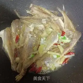 Make They burn small yellow fish step 4