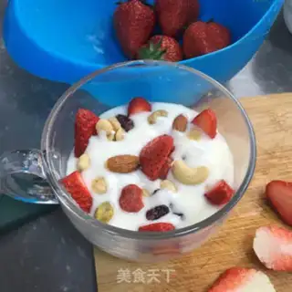 Make A nut strawberry yogurt cup step 6
