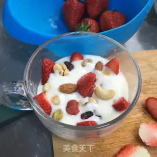 Make A nut strawberry yogurt cup step 7
