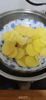 Make Mashed potato salad in shrimp step 1