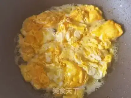 Make Cream pepper onion wood fried eggs step 5