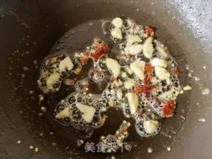 Make Cream pepper onion wood fried eggs step 6