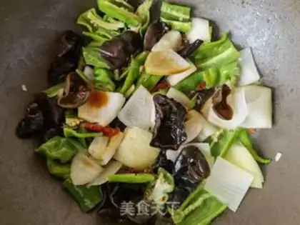 Make Cream pepper onion wood fried eggs step 9