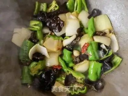 Make Cream pepper onion wood fried eggs step 10