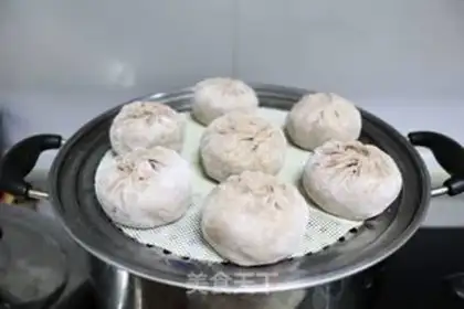 Make Black whole wheat pork veal bun step 11