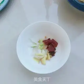 Make Piggy-greasy cabbage step 1