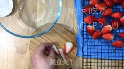 Make Homemade strawberry sauce step 1