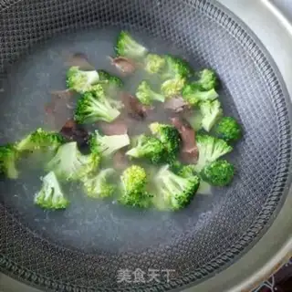 Make The broccoli sauce, the heart step 7