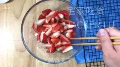 Make Homemade strawberry sauce step 3