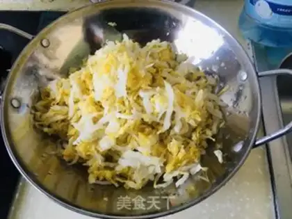 Make Pots of sour sauce step 3