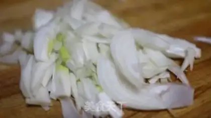 Make Onion beef fried rice step 1