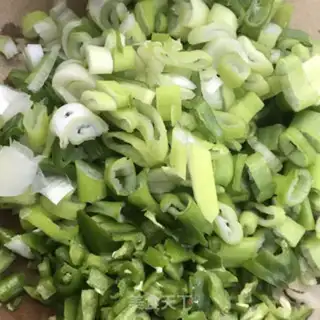 Make Onion pepper fried eggs step 2