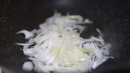 Make Onion beef fried rice step 2