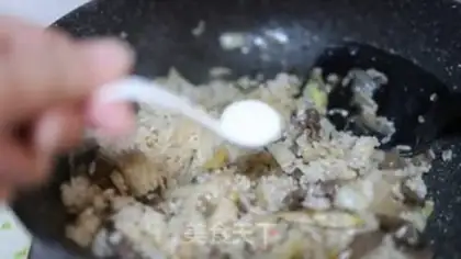 Make Onion beef fried rice step 5