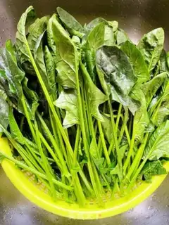 Make Spicy spinach step 0