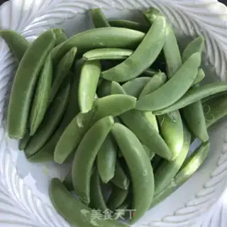 Make Garlic sweet peas step 0