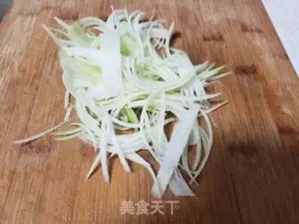 Make radish egg soup step 1