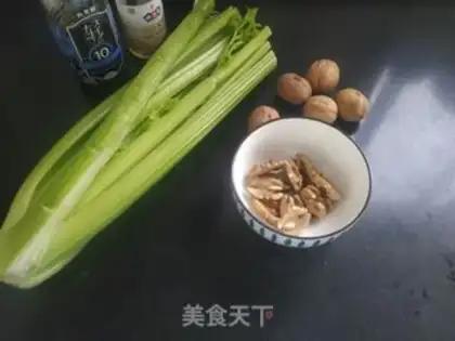 Make Celery with peaches step 0