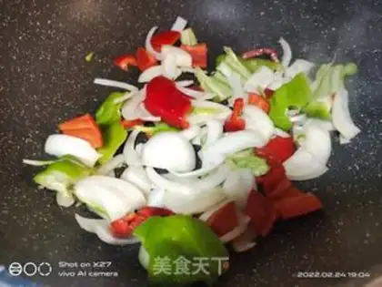 Make Paprika onion fried beef step 1
