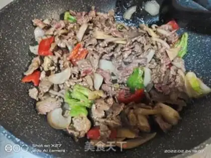Make Paprika onion fried beef step 3