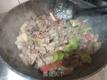 Make Paprika onion fried beef step 4