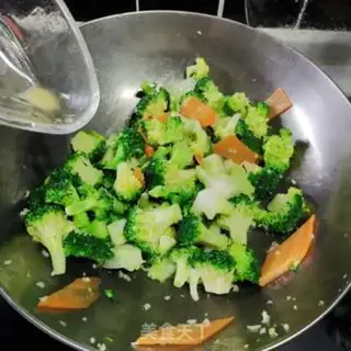 Make Garlic broccoli step 7